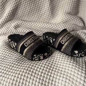 Christian dior oblique slides